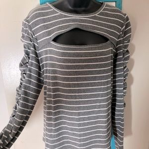 NwT Maurice’s peekaboo top